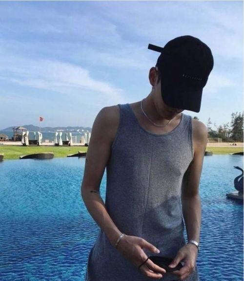 吴亦凡生活照微笑,阳光魅力，温暖人心